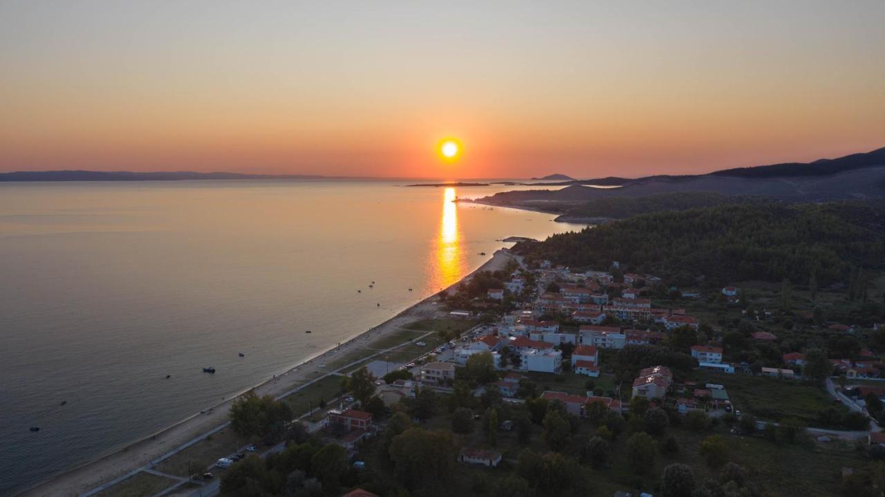 Eco Green Residences & Suites Торони Екстериор снимка