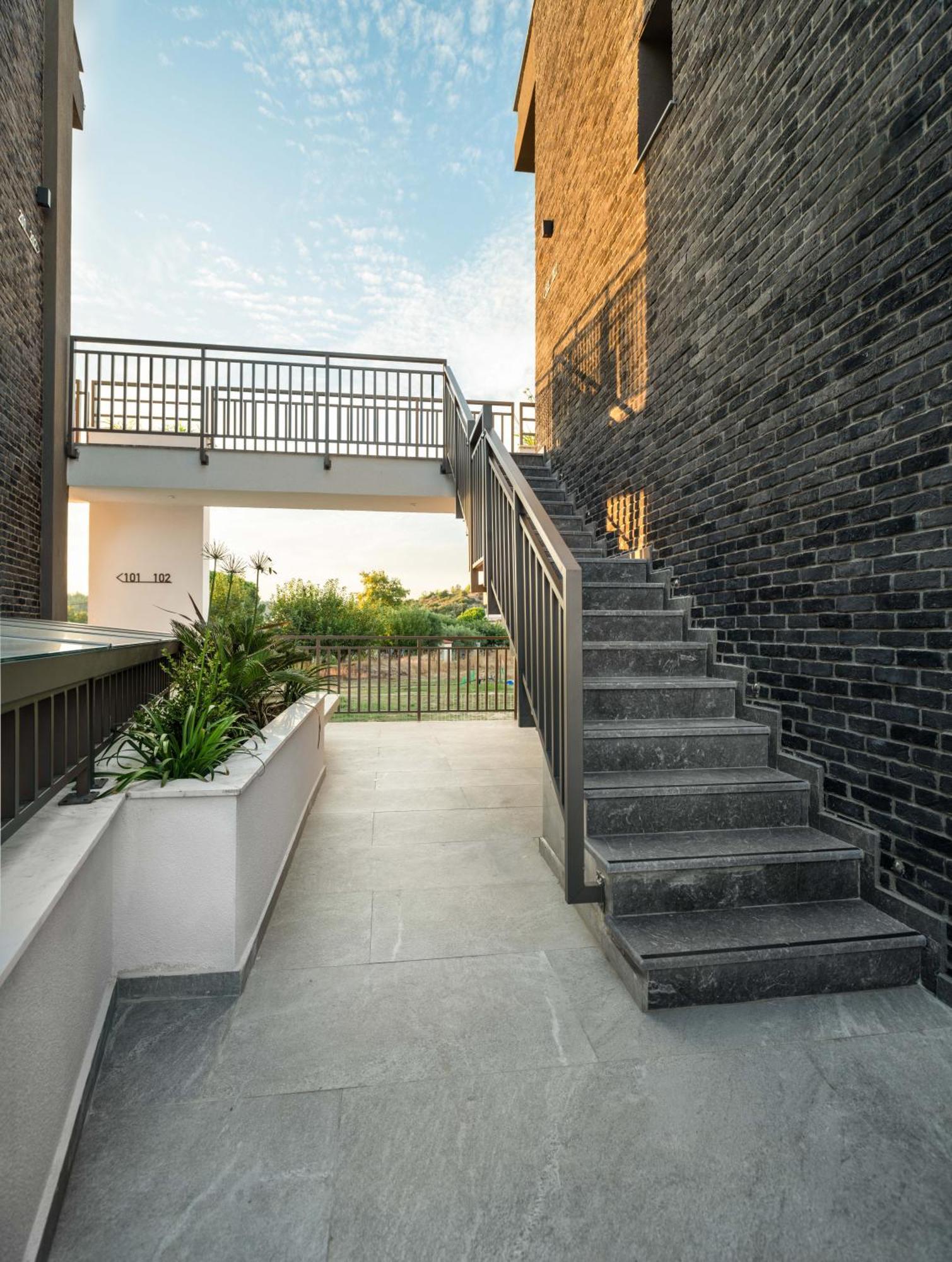Eco Green Residences & Suites Торони Екстериор снимка